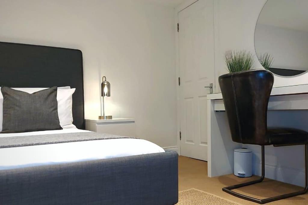 Stylish Apartment In City Centre With Parking เพรสตัน ภายนอก รูปภาพ