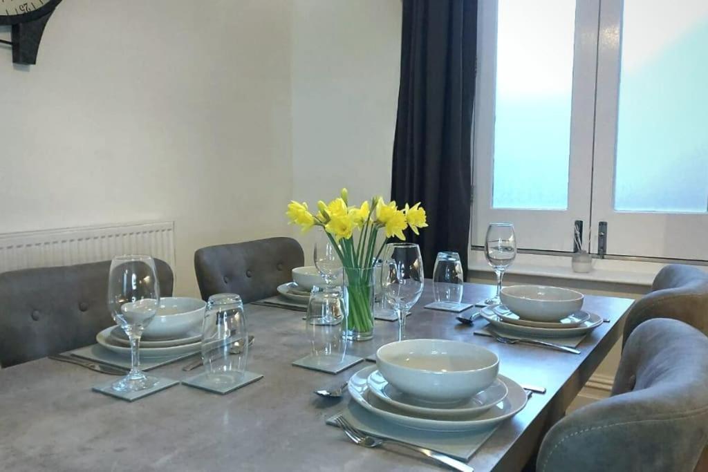 Stylish Apartment In City Centre With Parking เพรสตัน ภายนอก รูปภาพ