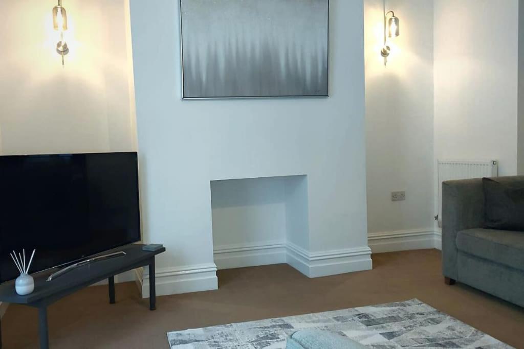 Stylish Apartment In City Centre With Parking เพรสตัน ภายนอก รูปภาพ