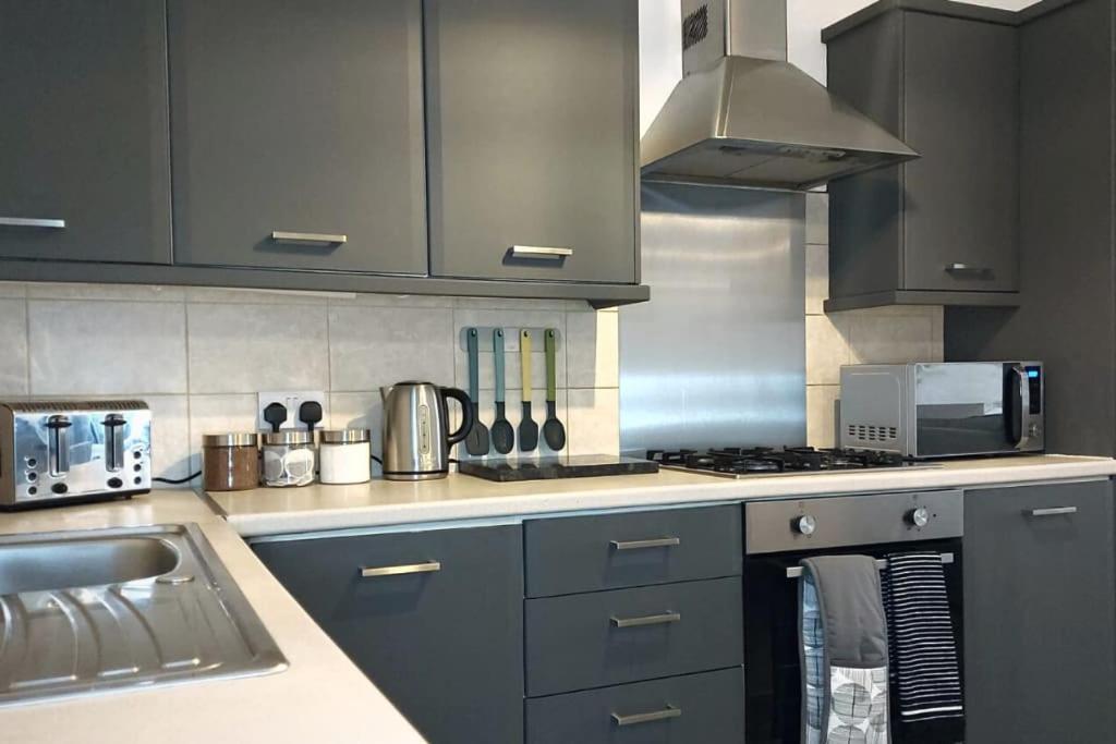 Stylish Apartment In City Centre With Parking เพรสตัน ภายนอก รูปภาพ