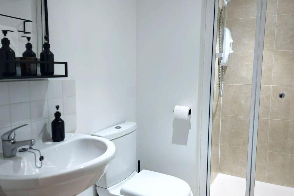 Stylish Apartment In City Centre With Parking เพรสตัน ภายนอก รูปภาพ